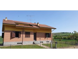 Villa indipendente con giardino in vendita a Mombello Monferrato (AL)