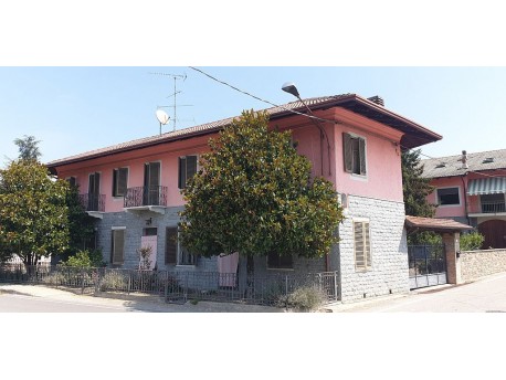 Casa indipendente su quattro lati, con giardino, in vendita a Murisengo (AL)
