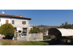 Vendesi casa di campagna, panoramica, a Montiglio Monferrato (AT)